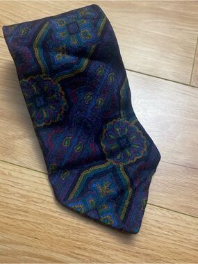 Vintage Hilton Paisley Floral Medallion Silk Tie